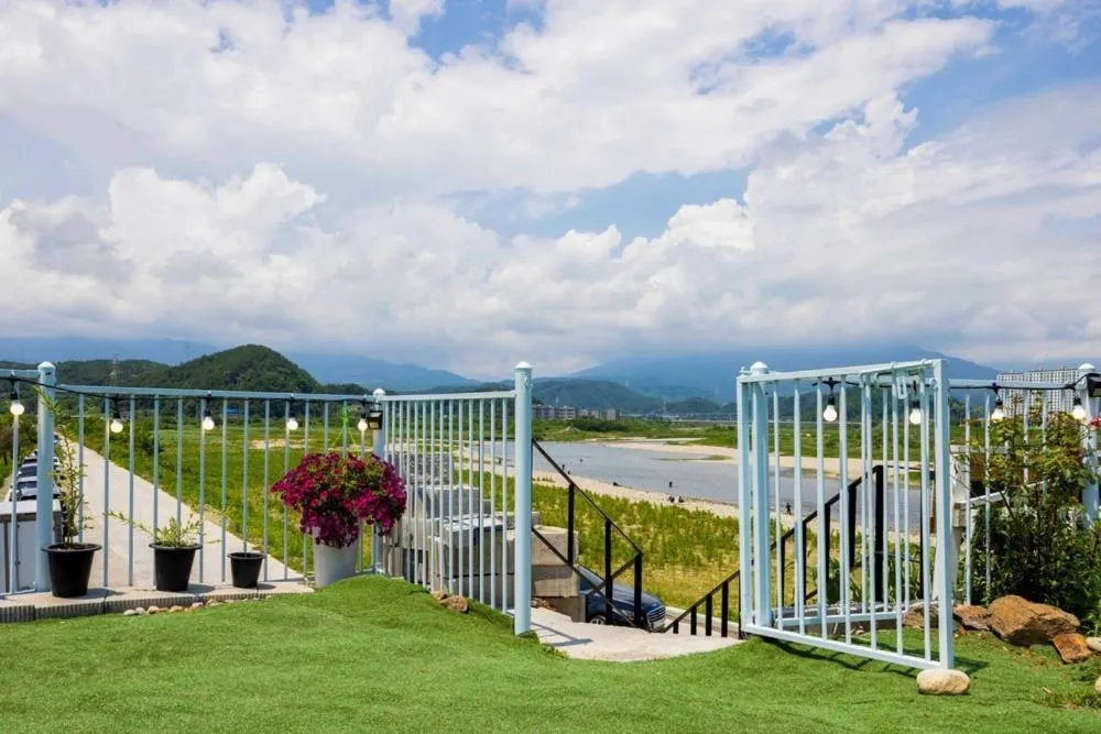 Yangyang Blue Ara Pension