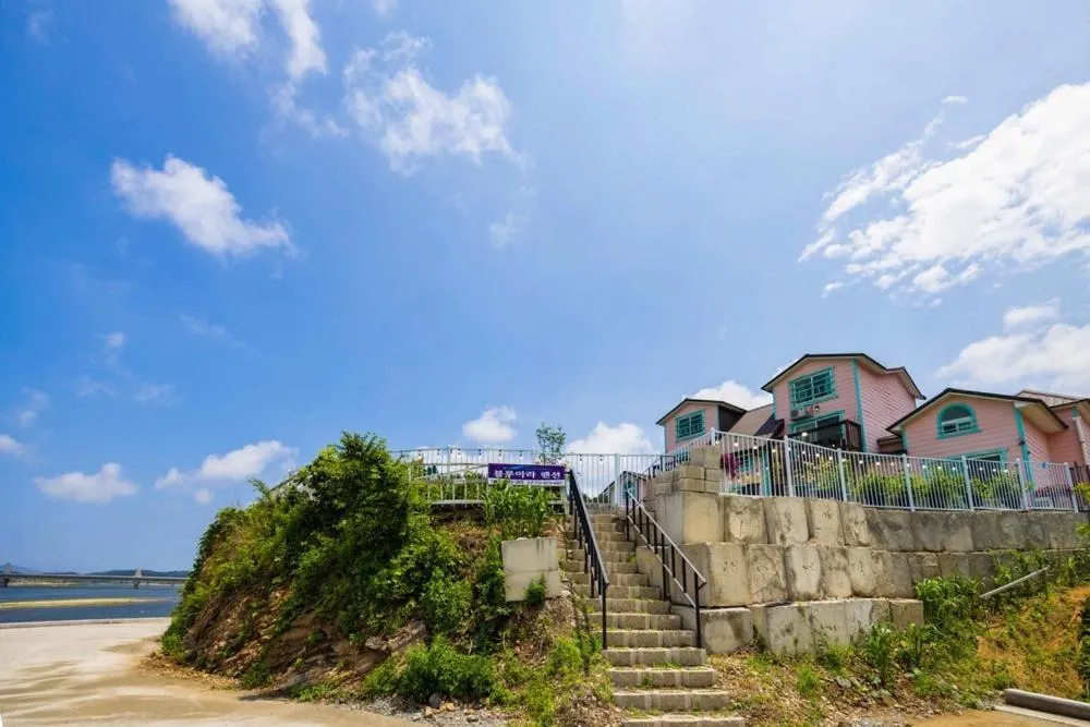 Yangyang Blue Ara Pension