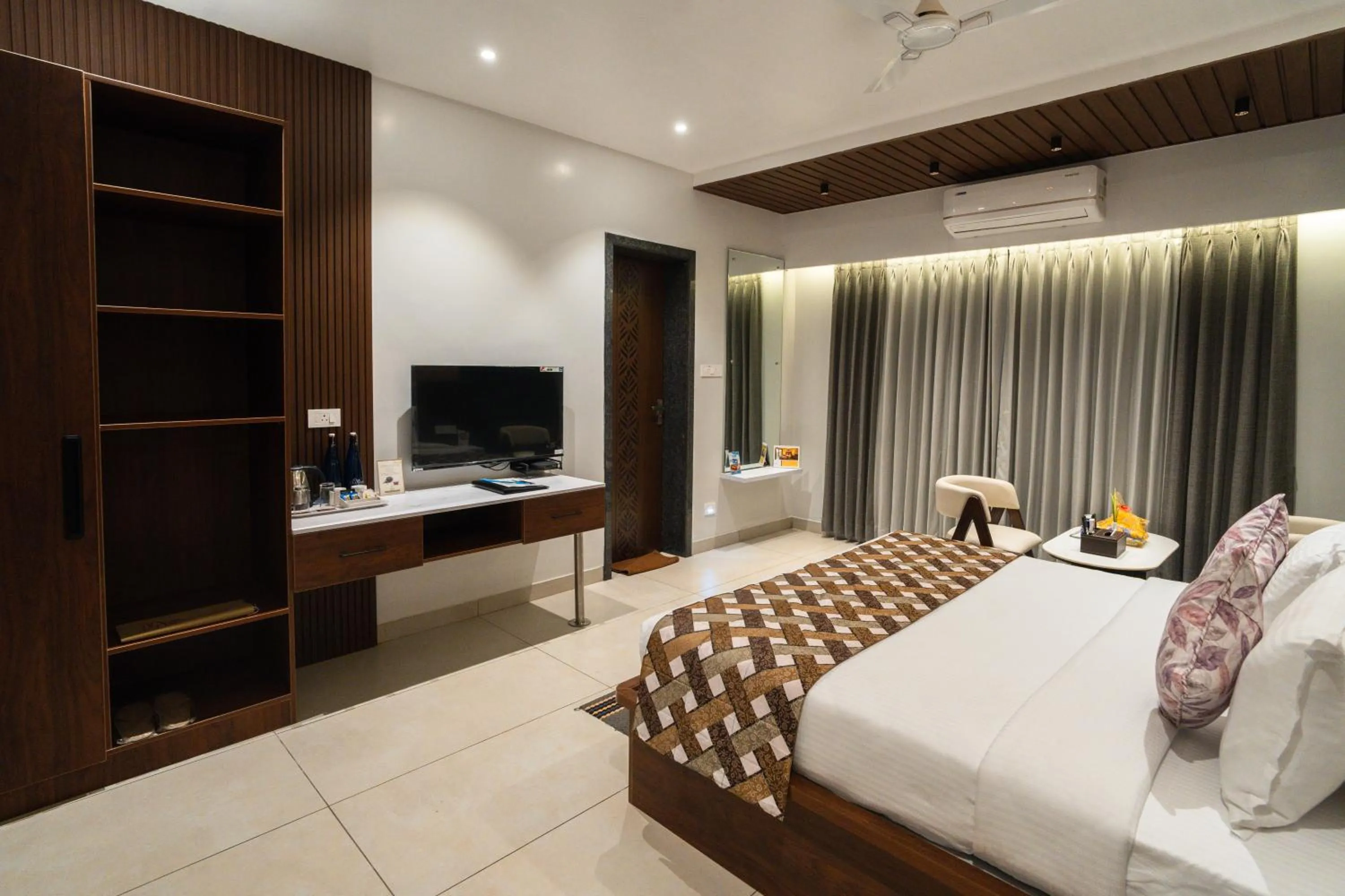 Bedroom, Bed in MGM Whispering Meadows Yelagiri