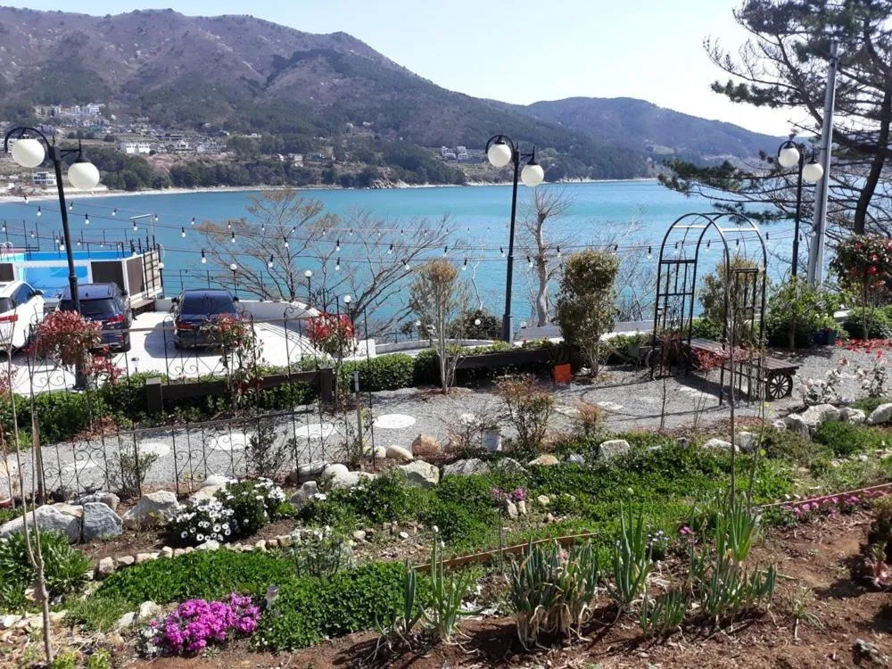 Geoje Theview Kids Poolvilla