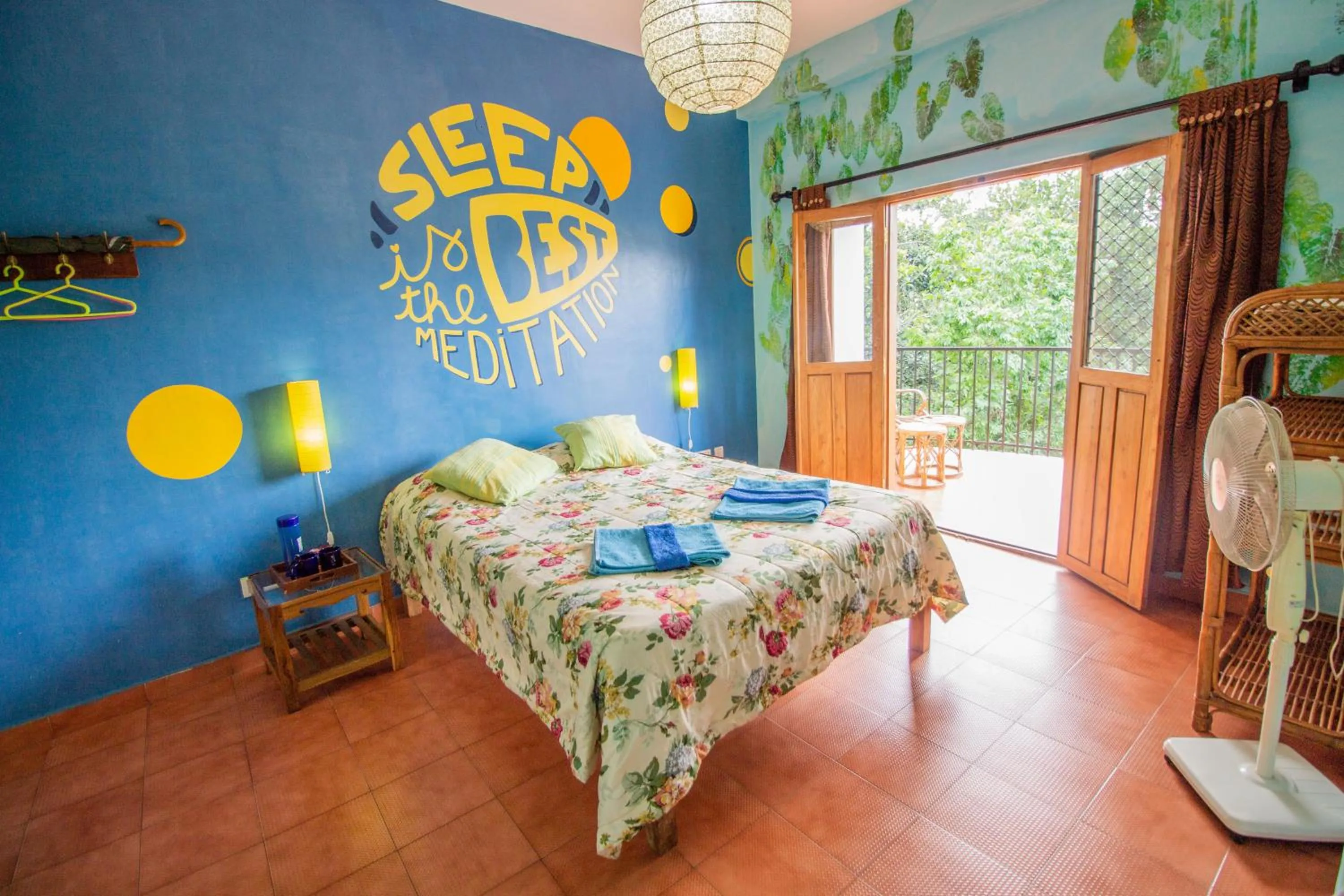 Photo of the whole room, Bed in Chrissie's Hotel