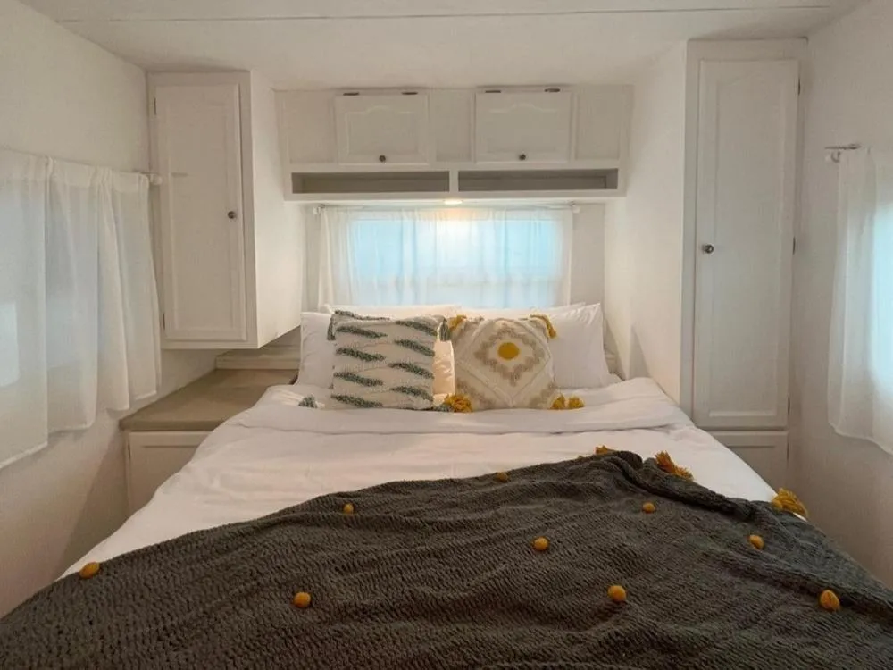 Bed in Sokcho New York Caravan