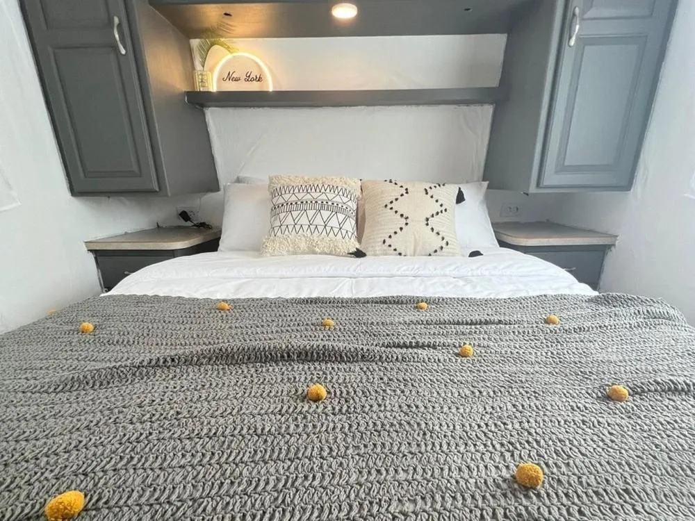 Bed in Sokcho New York Caravan