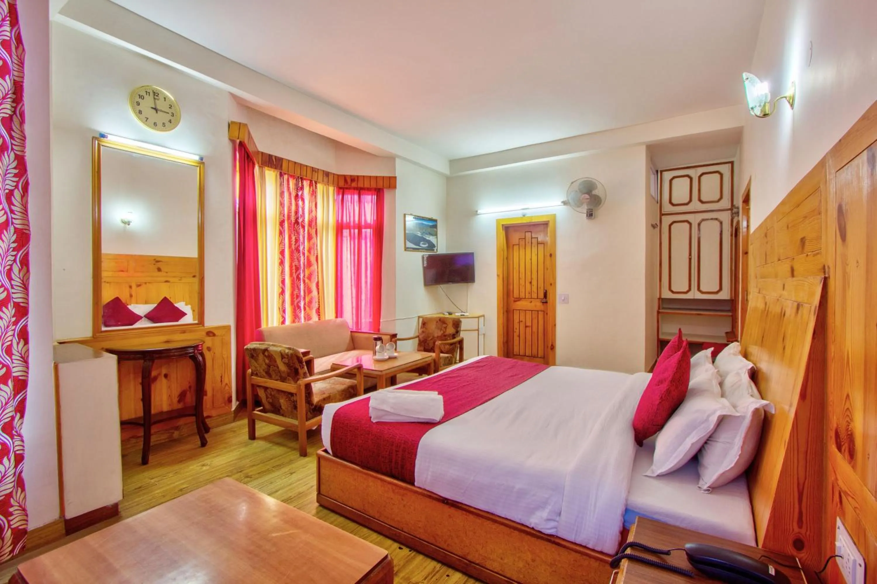 Bedroom in HOTEL ROyAL THE MALL MANALI