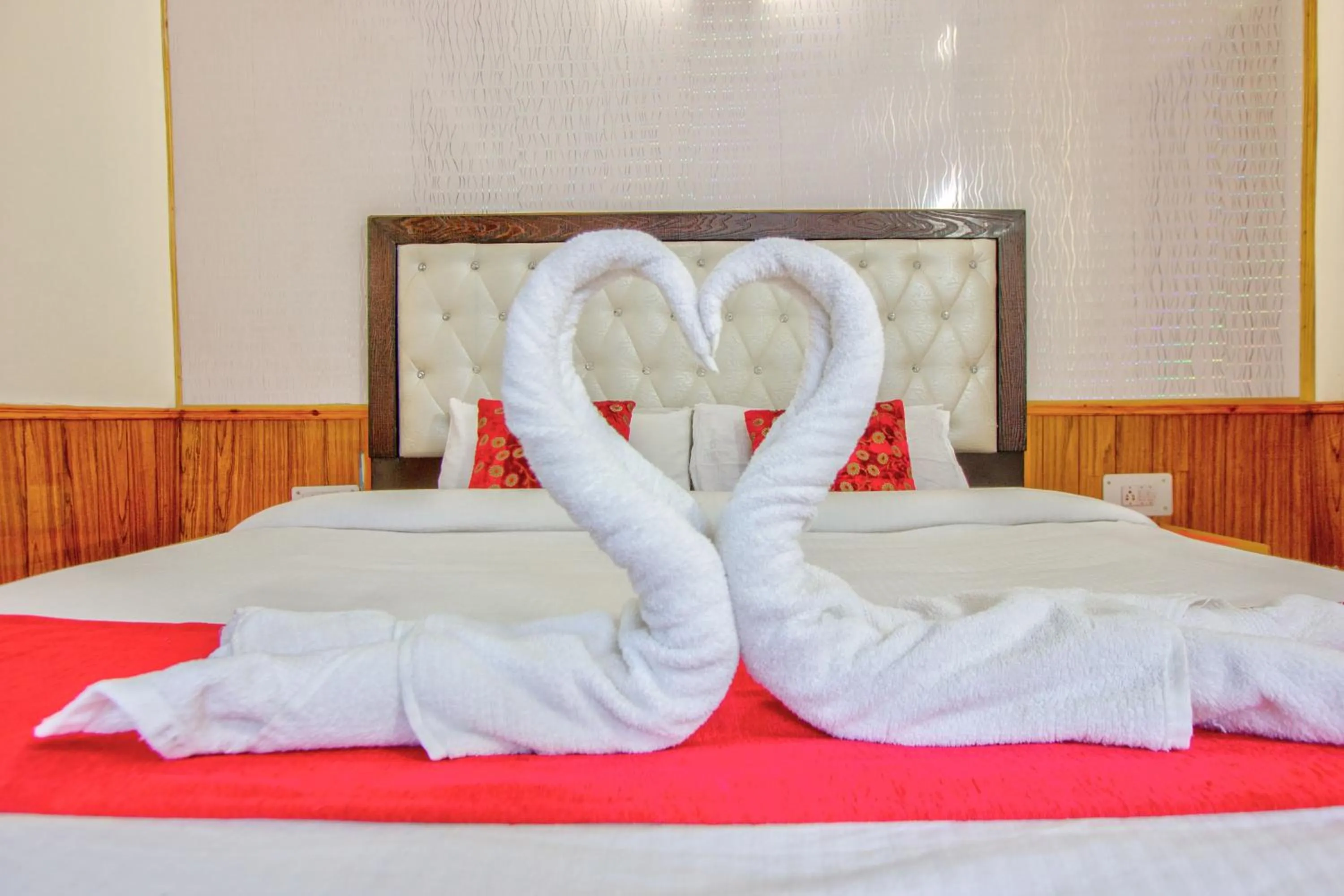 Bedroom in HOTEL ROyAL THE MALL MANALI