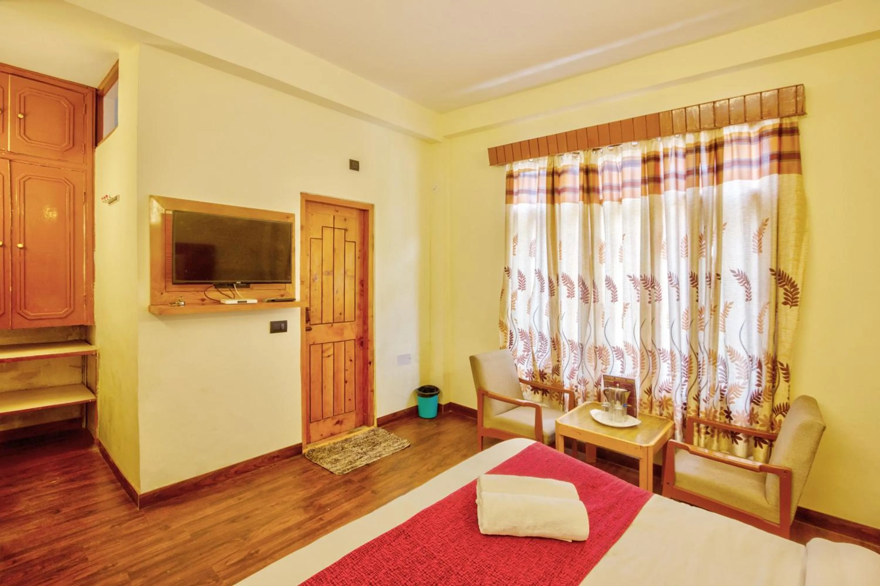 Bedroom in HOTEL ROyAL THE MALL MANALI