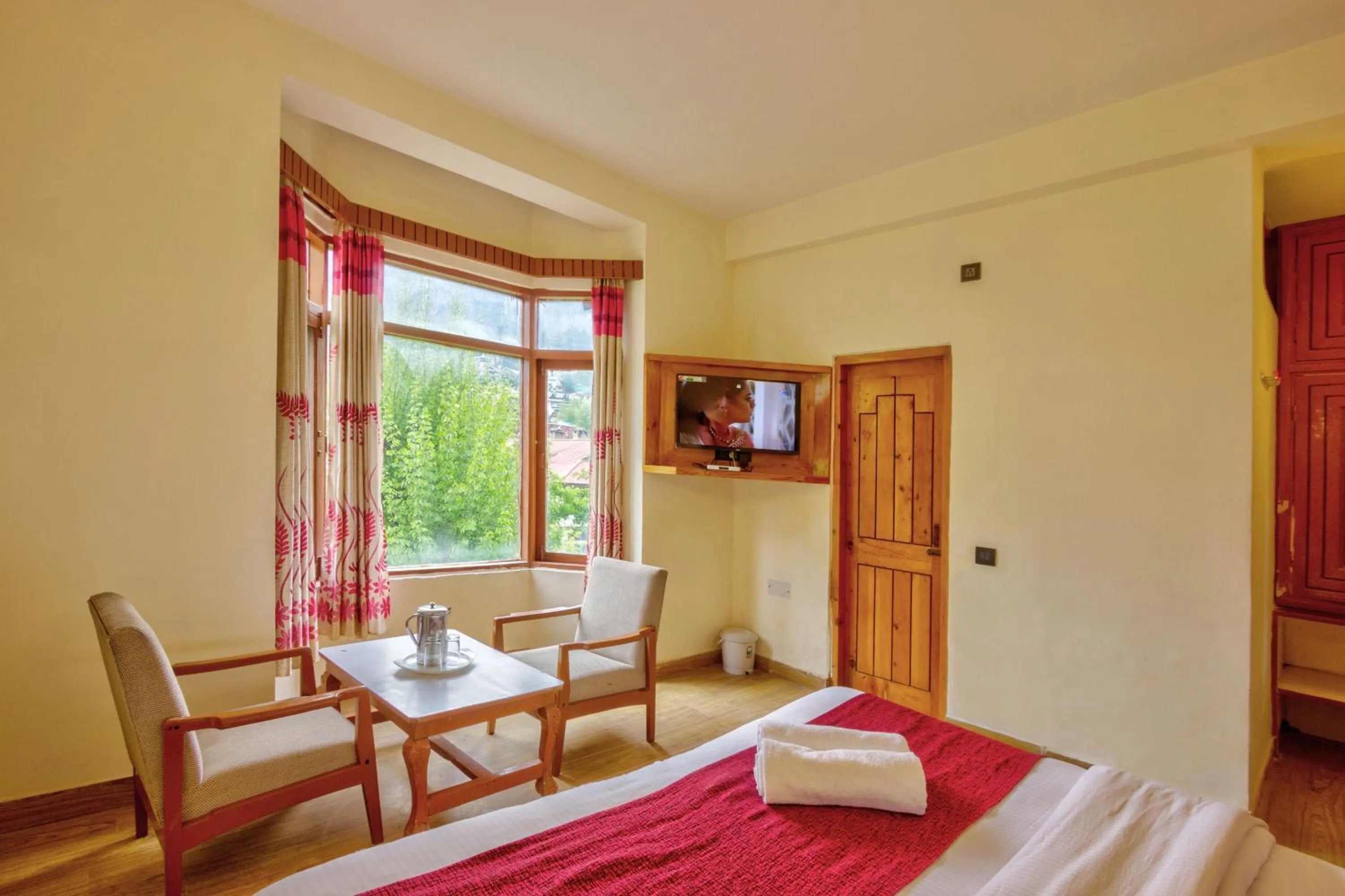 Bedroom in HOTEL ROyAL THE MALL MANALI