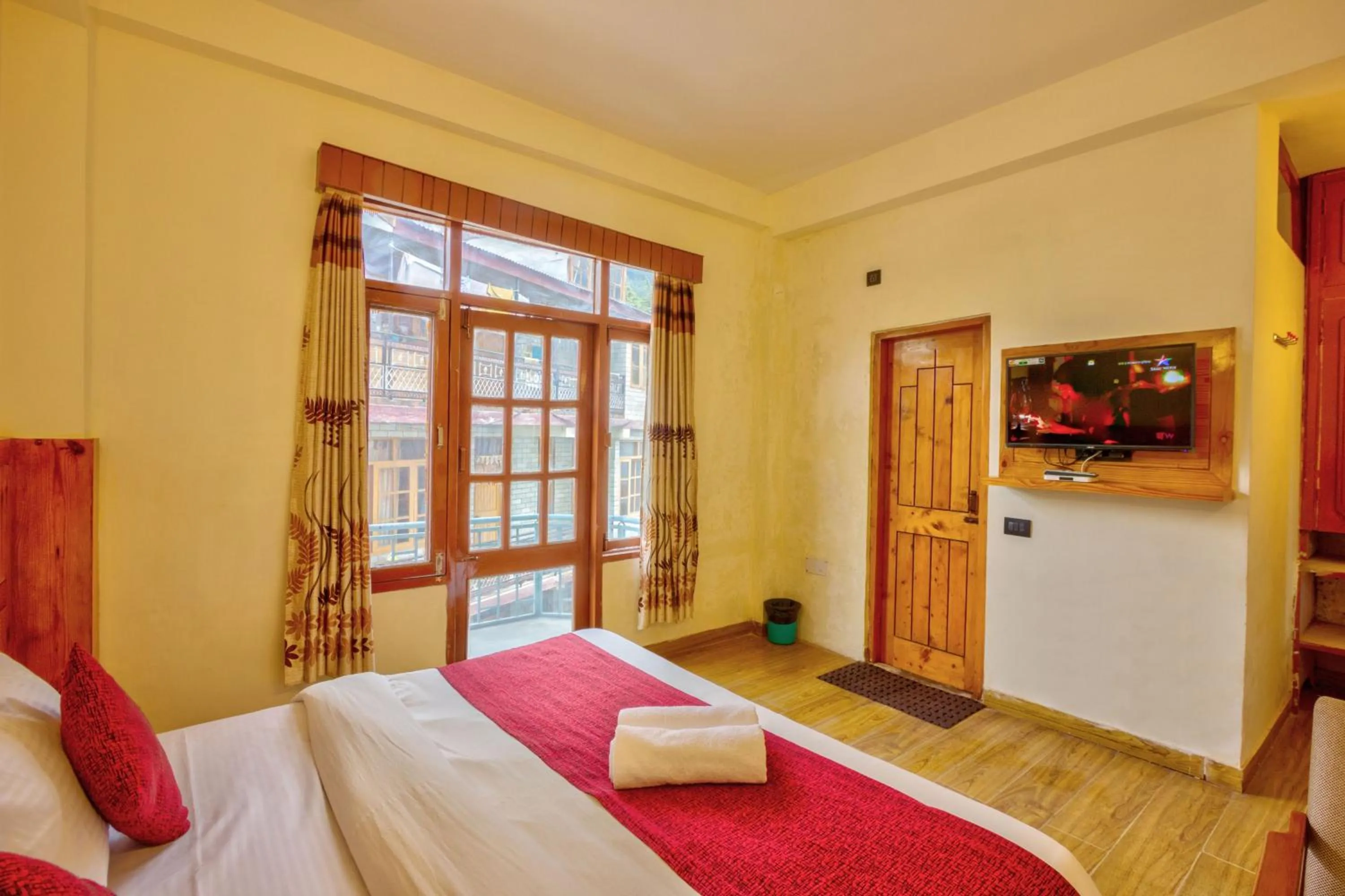 Bedroom in HOTEL ROyAL THE MALL MANALI