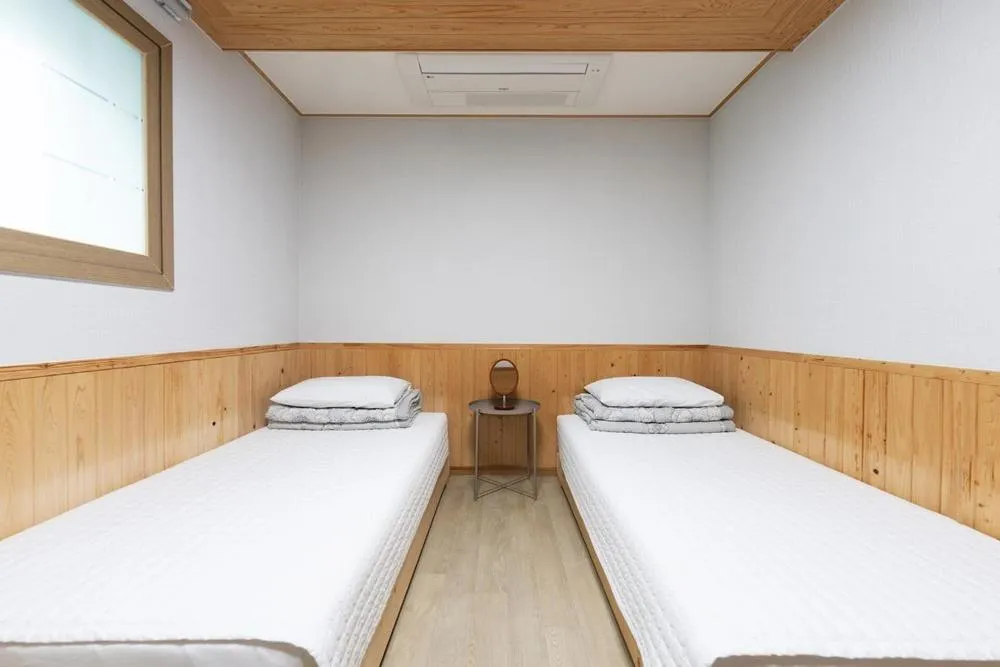 Bed in Gyeongju Guesthouse Picnic