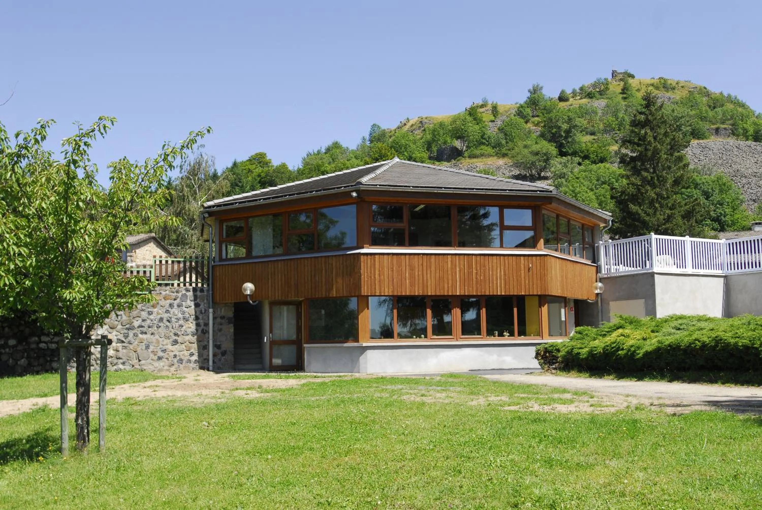 Facade/entrance in VVF Haute Loire Saint-Julien-Chapteuil