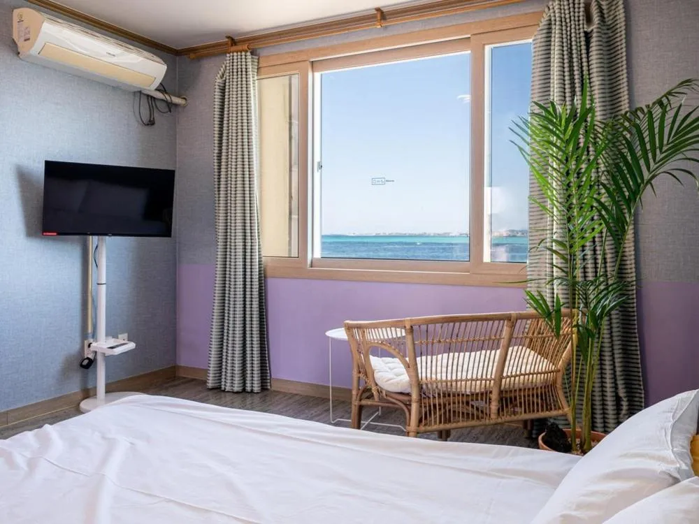 Bed in Wondam by Equinox