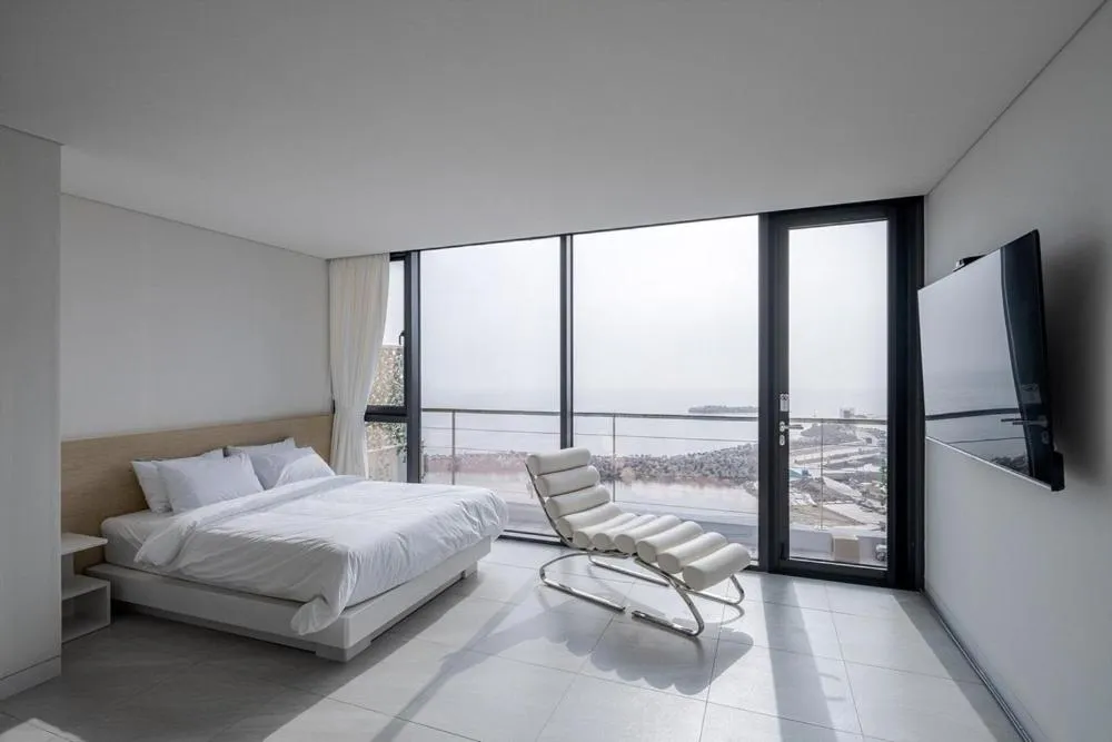 Bed in Pohang Madame Annette Pool Villa dogs allowed