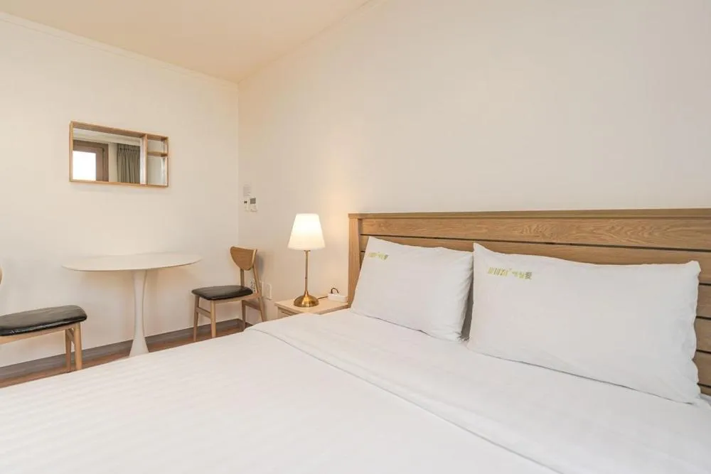 Bed in Jeju Aewolae Hyuyang Pension