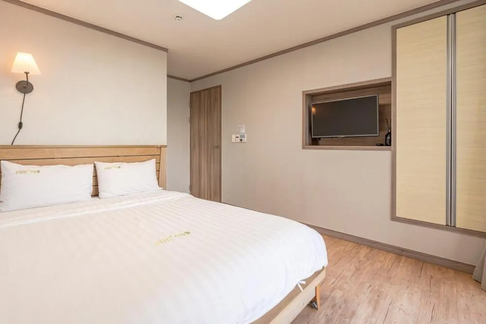 Bed in Jeju Aewolae Hyuyang Pension