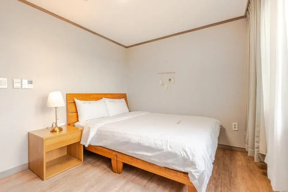 Bed in Jeju Aewolae Hyuyang Pension Bed in Jeju Aewolae Hyuyang Pension