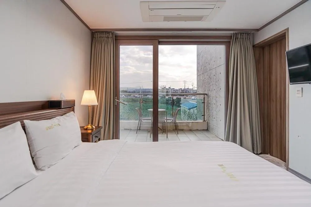 Bed in Jeju Aewolae Hyuyang Pension