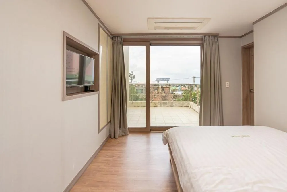 Bed in Jeju Aewolae Hyuyang Pension