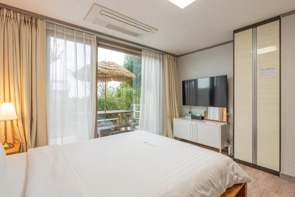 Bed in Jeju Aewolae Hyuyang Pension