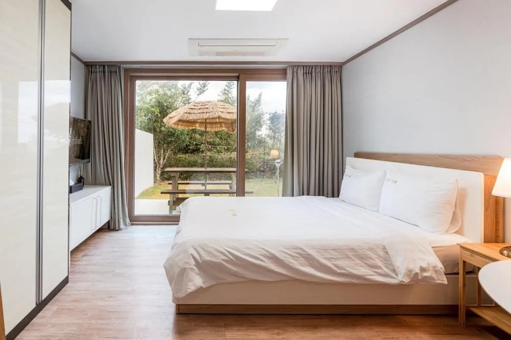 Bed in Jeju Aewolae Hyuyang Pension