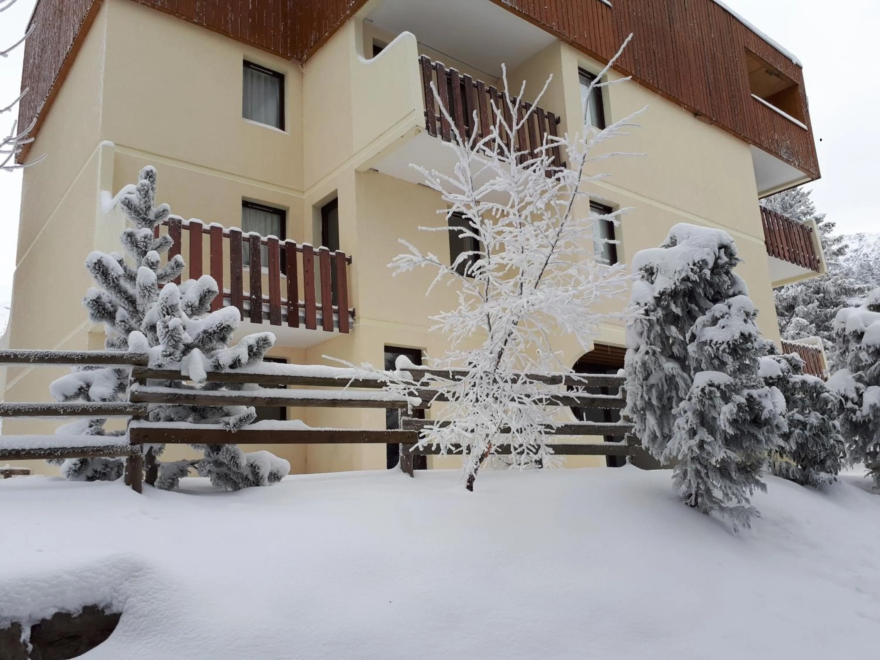 Facade/entrance in VVF Les 7 Laux Massif de Belledonne