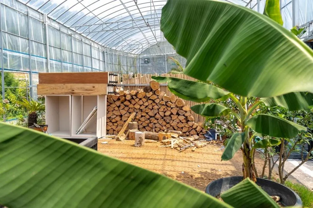 Road96 Caravan and Poolvilla