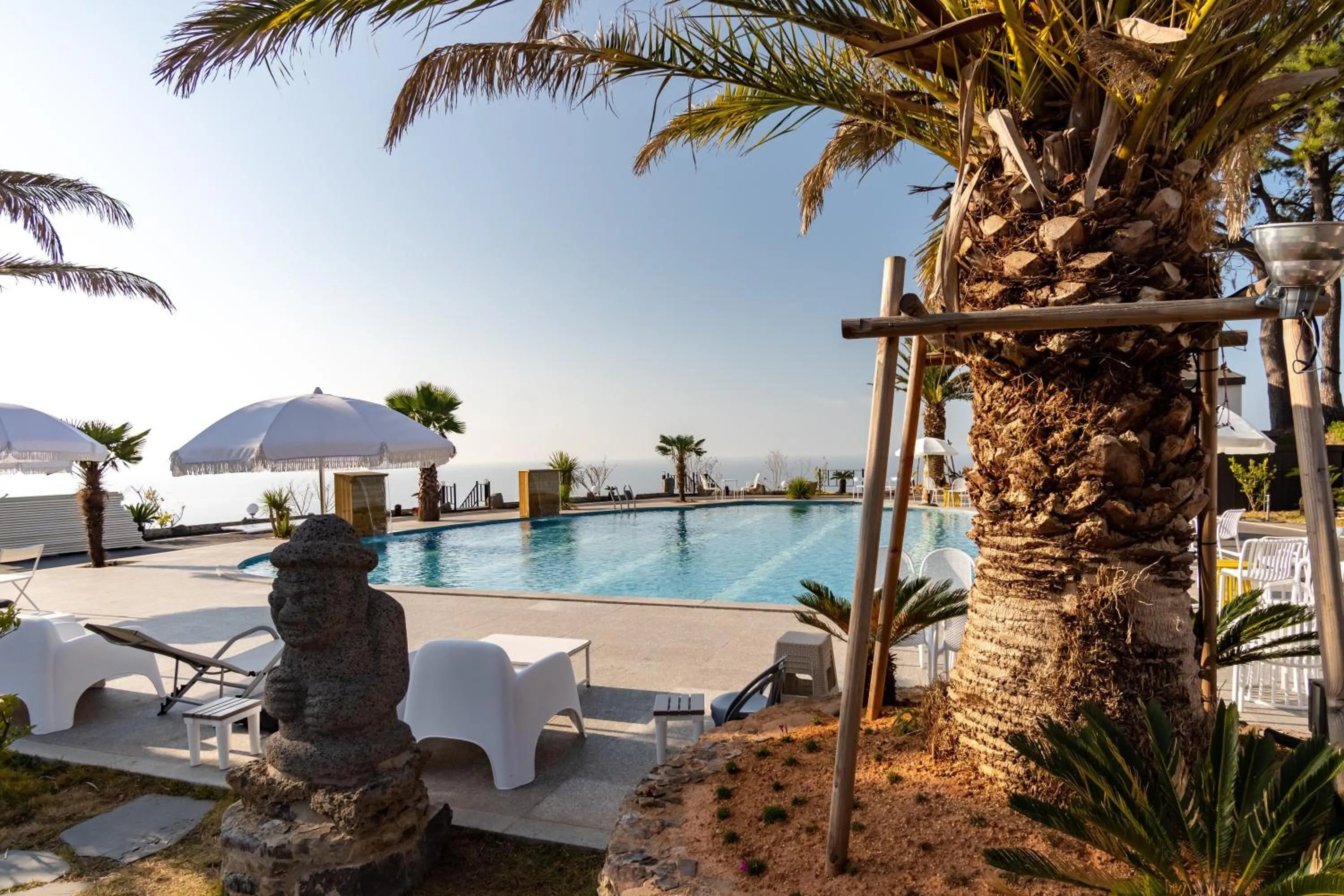 Road96 Caravan and Poolvilla