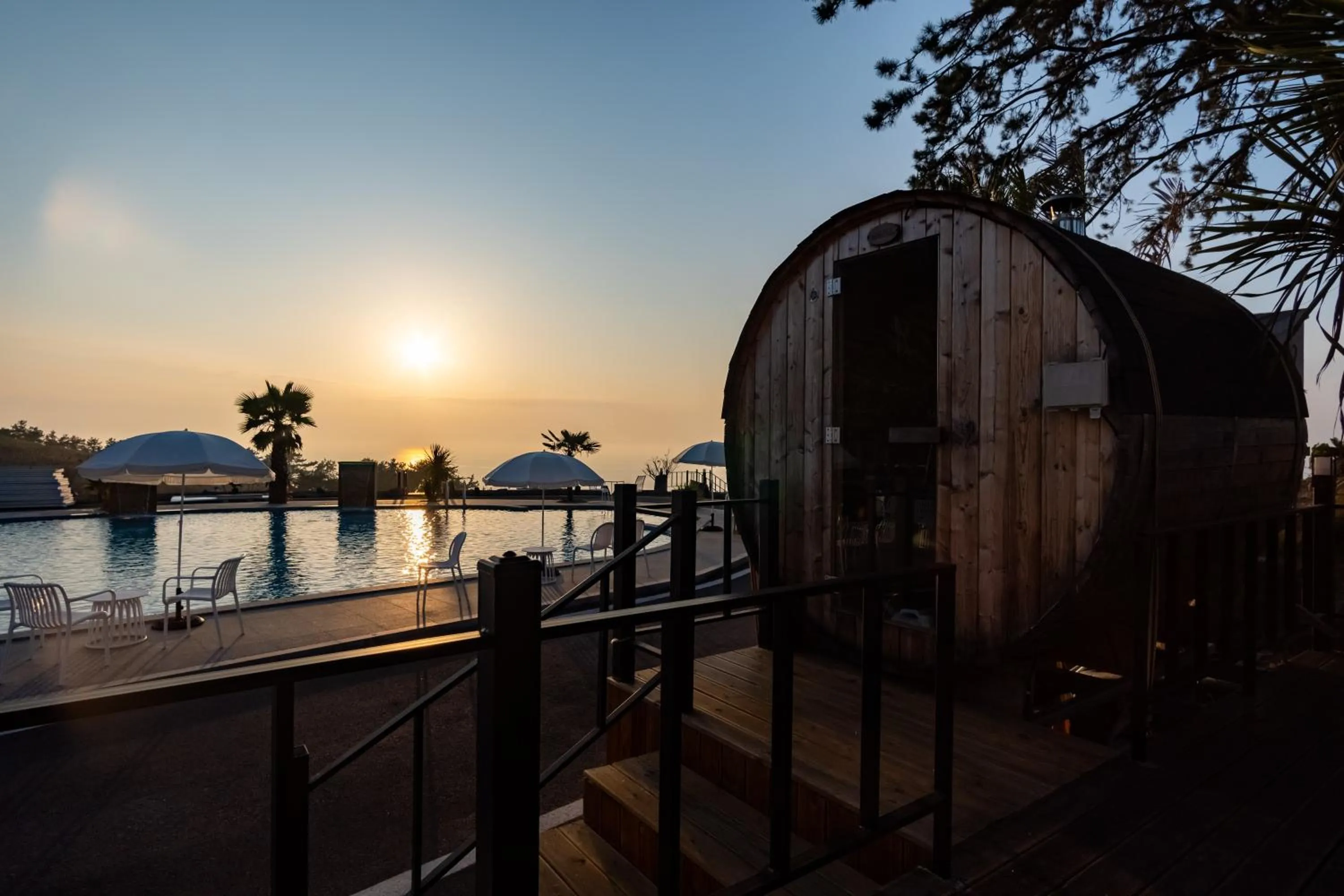 Road96 Caravan and Poolvilla