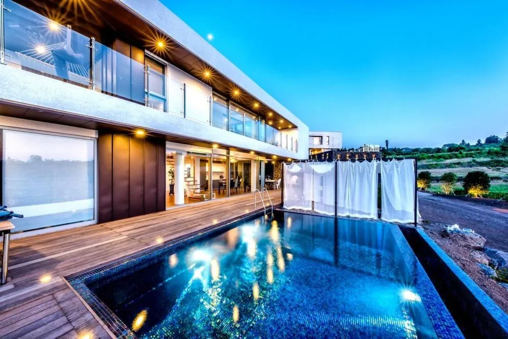 Jeju Mia Private Pool Villa large outdoor warm pool