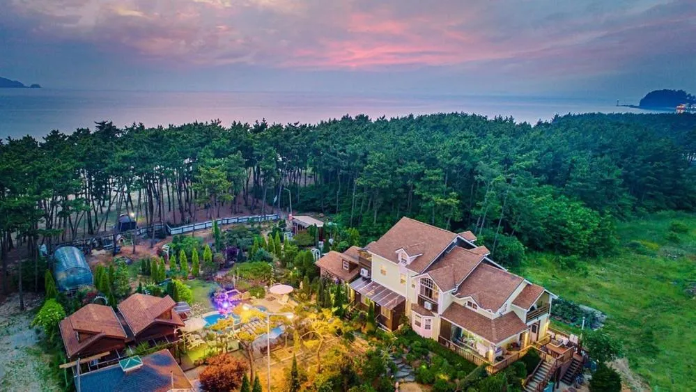 Irang Kids Pool Villa