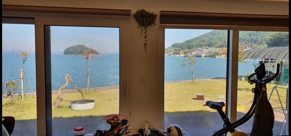 Namhae Boolgeun Noeul Pool Villa