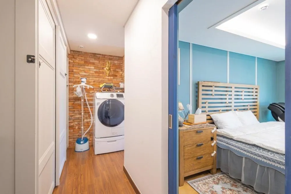 Bed in Namhae Boolgeun Noeul Pool Villa