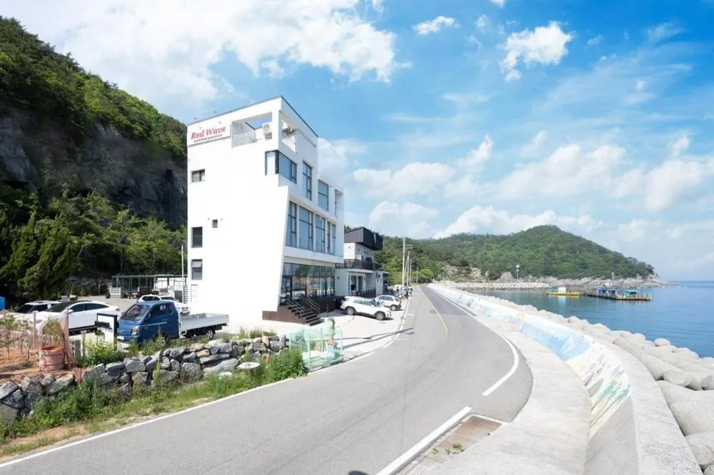 Namhae Red Wave Pension