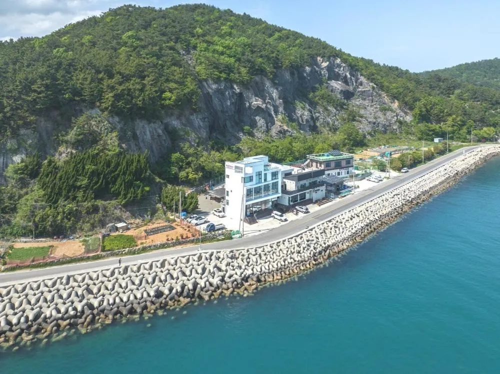 Namhae Red Wave Pension