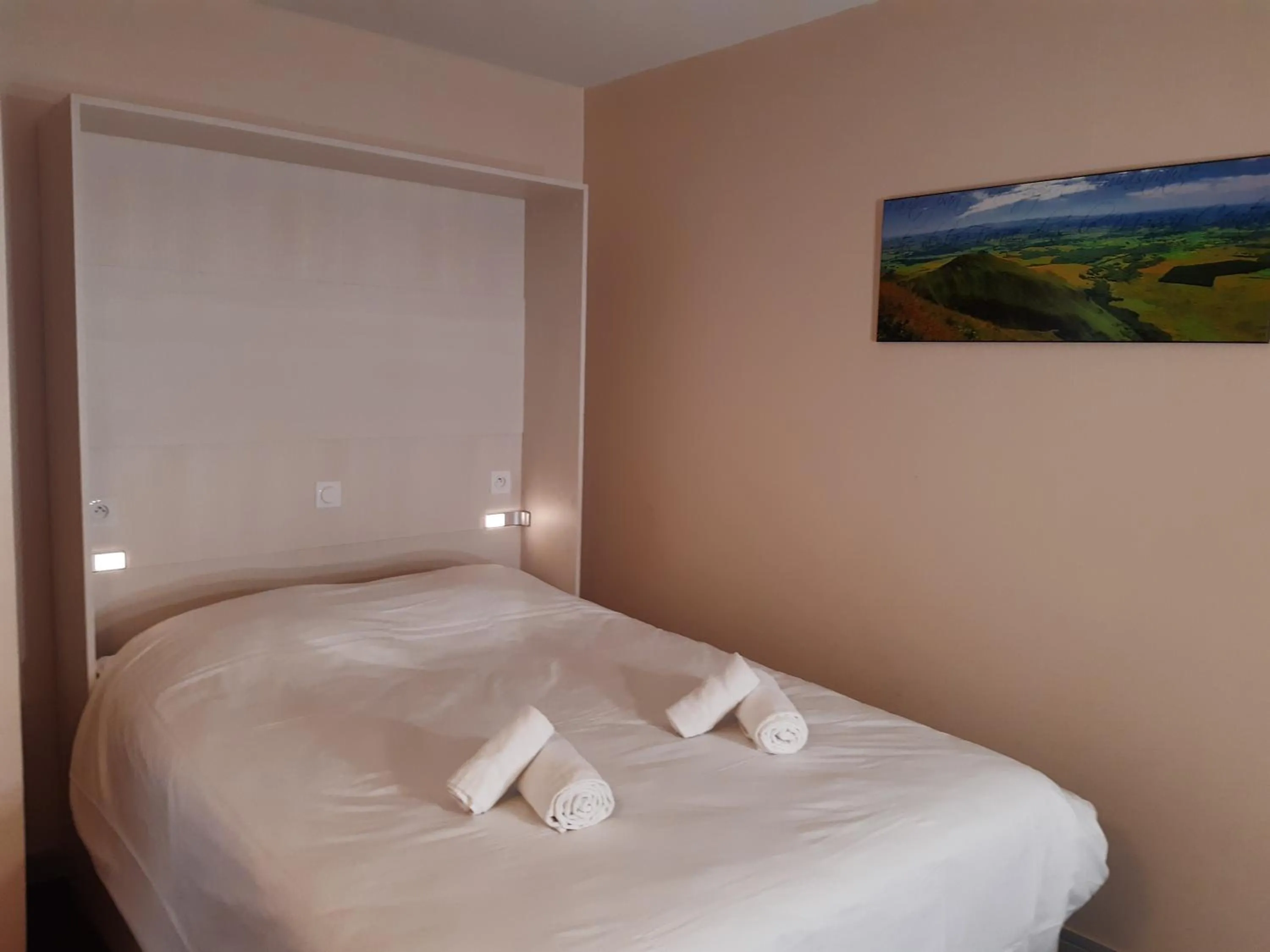 Bedroom, Bed in VVF Super-Besse Auvergne Sancy