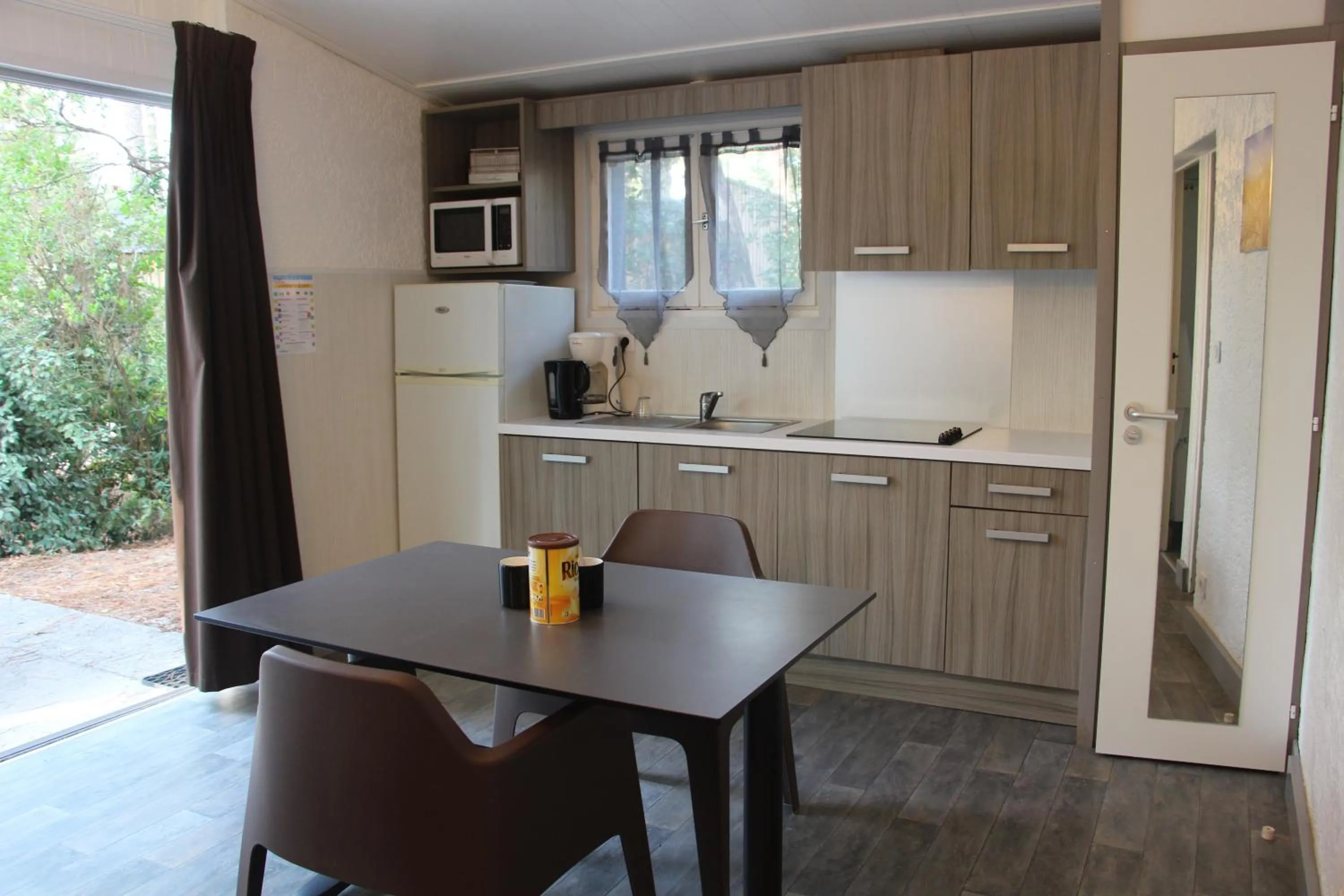 Kitchen or kitchenette in VVF Lège Cap Ferret