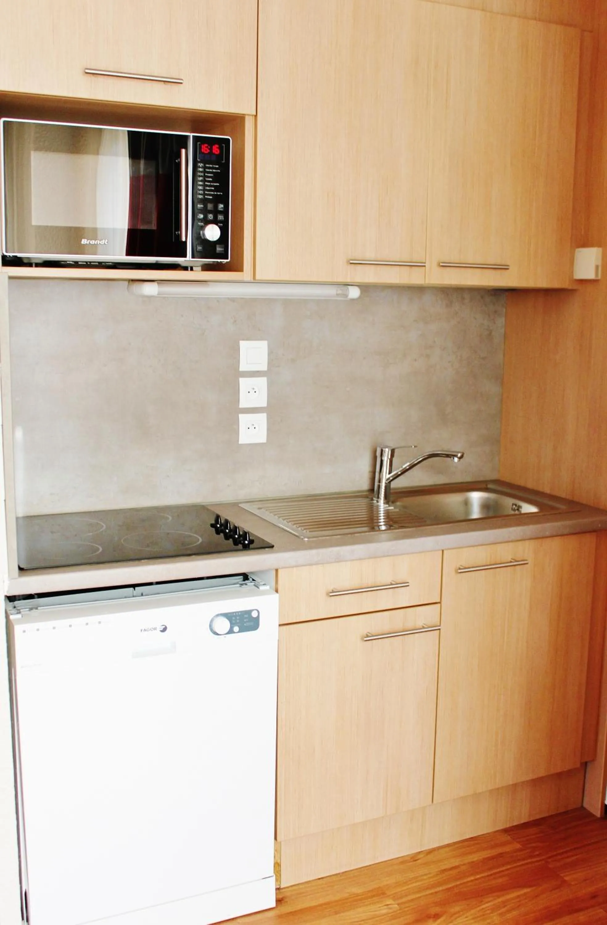 Kitchen or kitchenette in VVF Lac Léman Évian-les-Bains