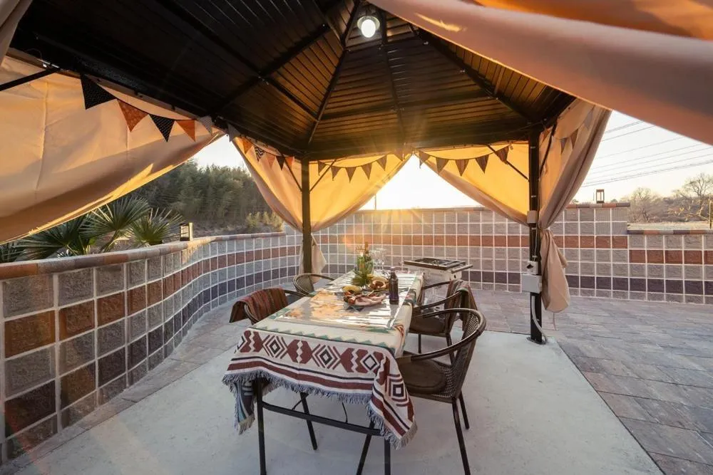 Gyeongju Yeonjeong Pool Villa