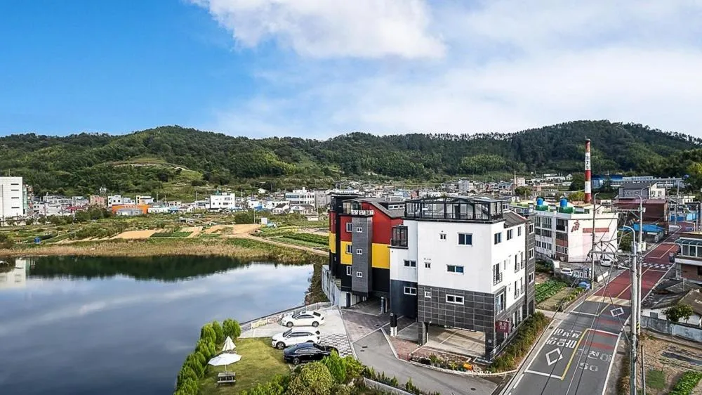 Geojedo Modern 239 Pension Spa, Netflix, Munhwanuri