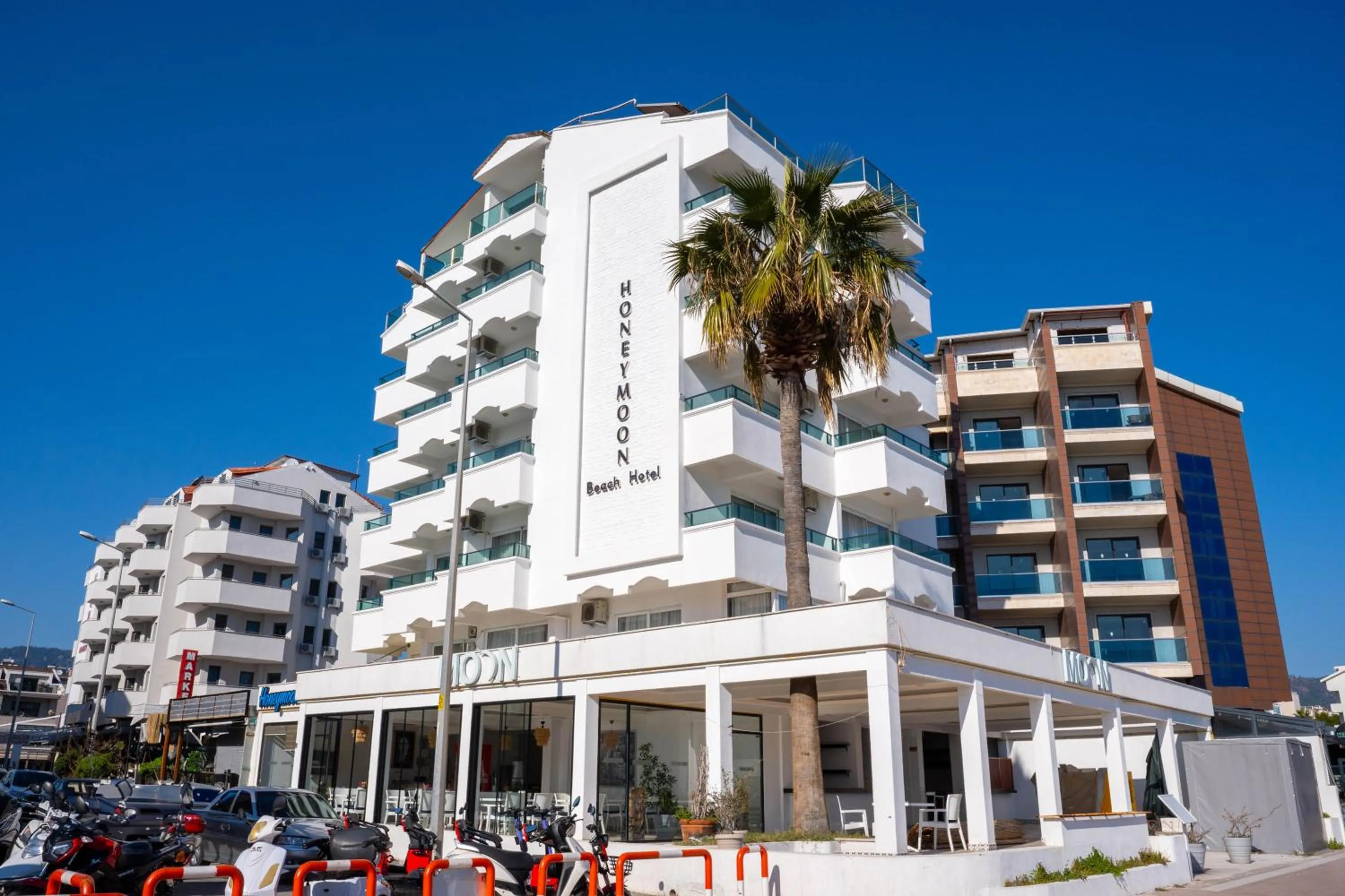 Property building in Honeymoon Beach Otel