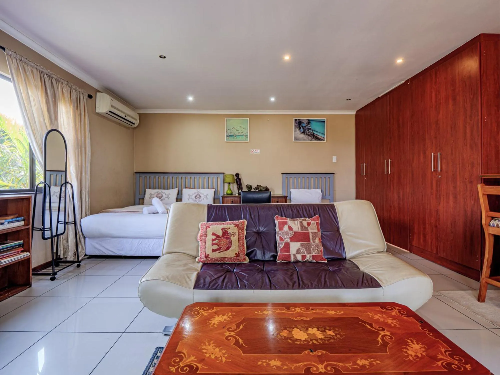 Dining area, Bed in Carrington Guest House