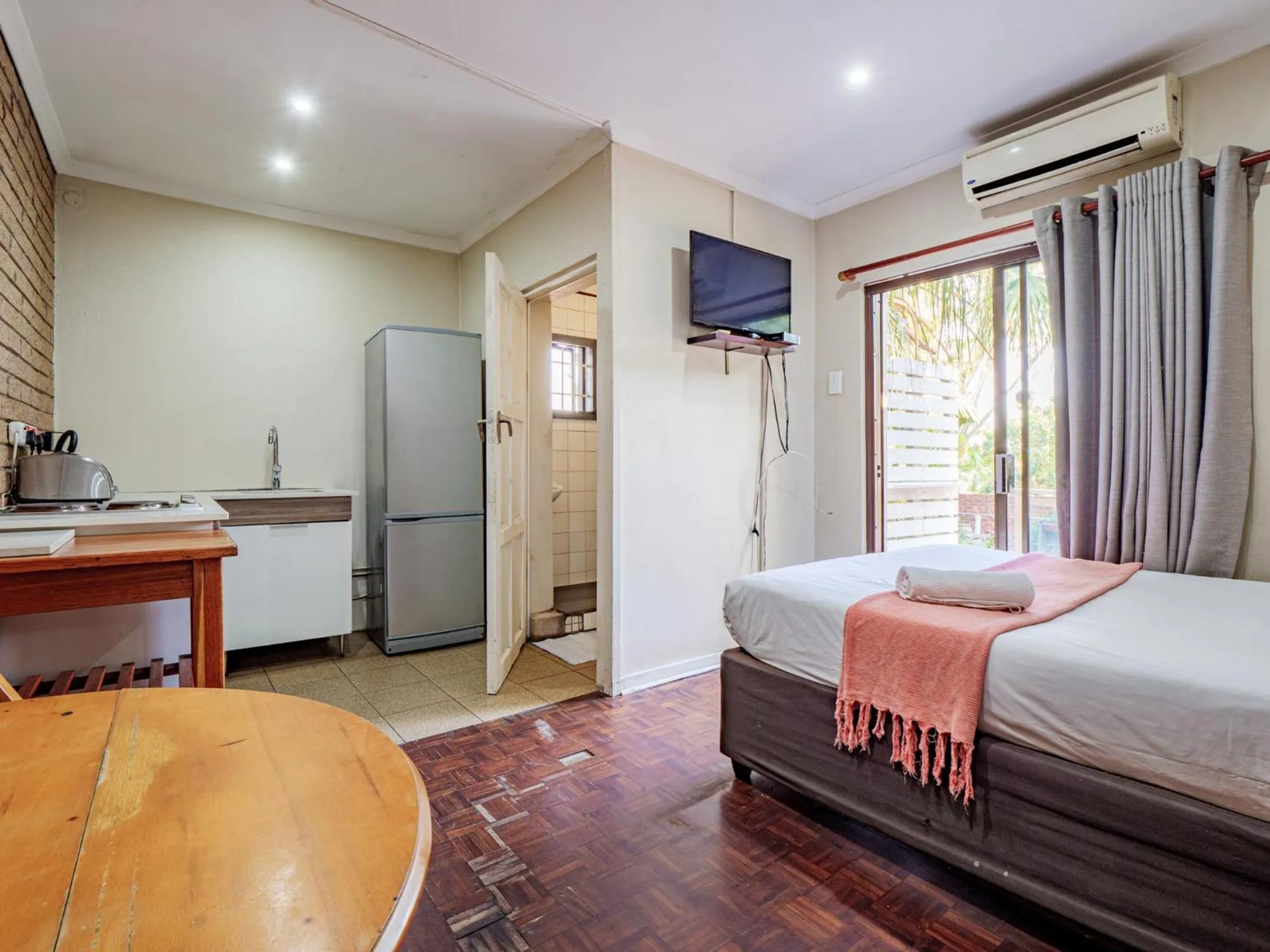 kitchen, Bed in Carrington Guest House