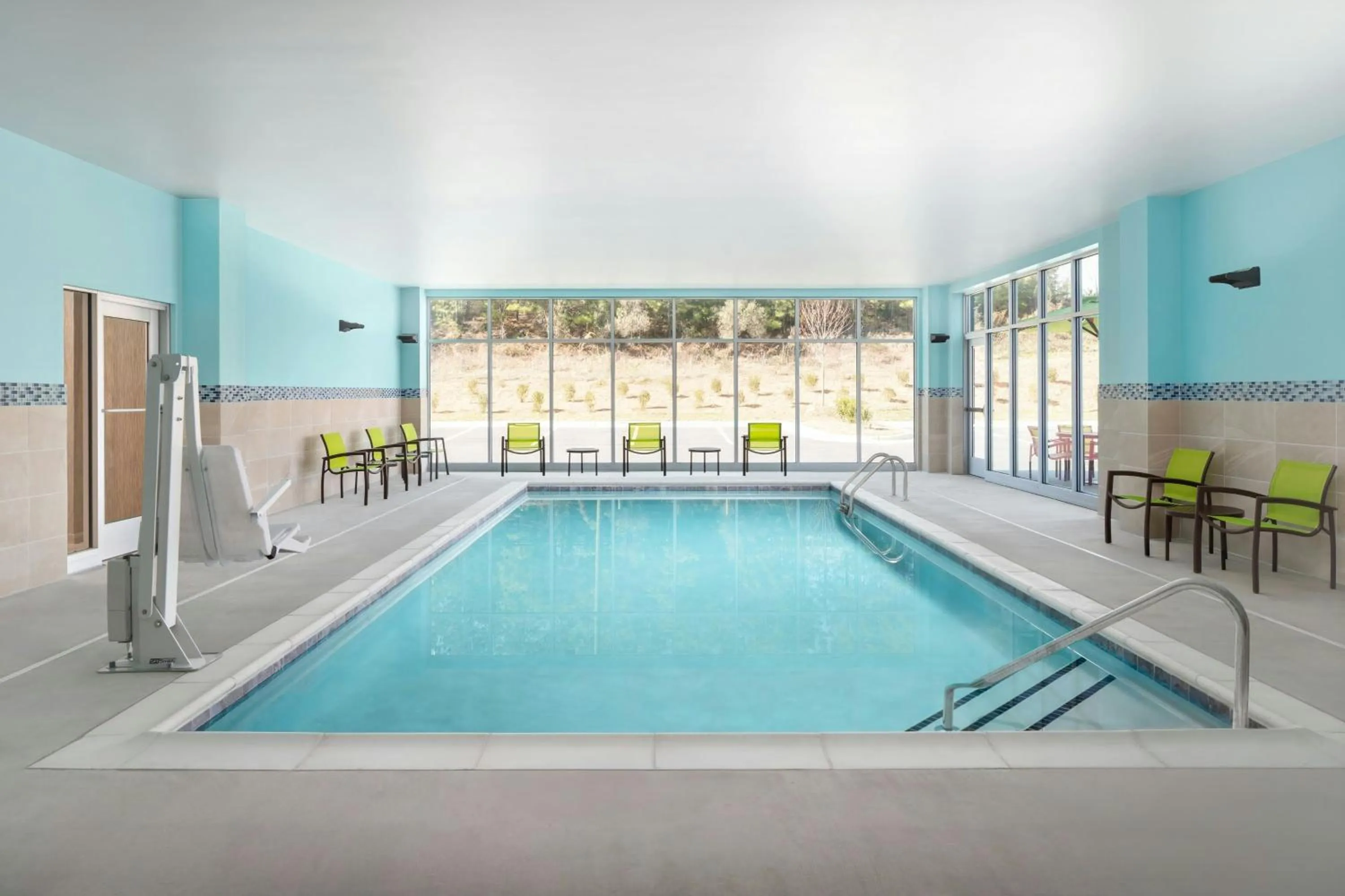 Swimming pool in SpringHill Suites by Marriott Raleigh Garner