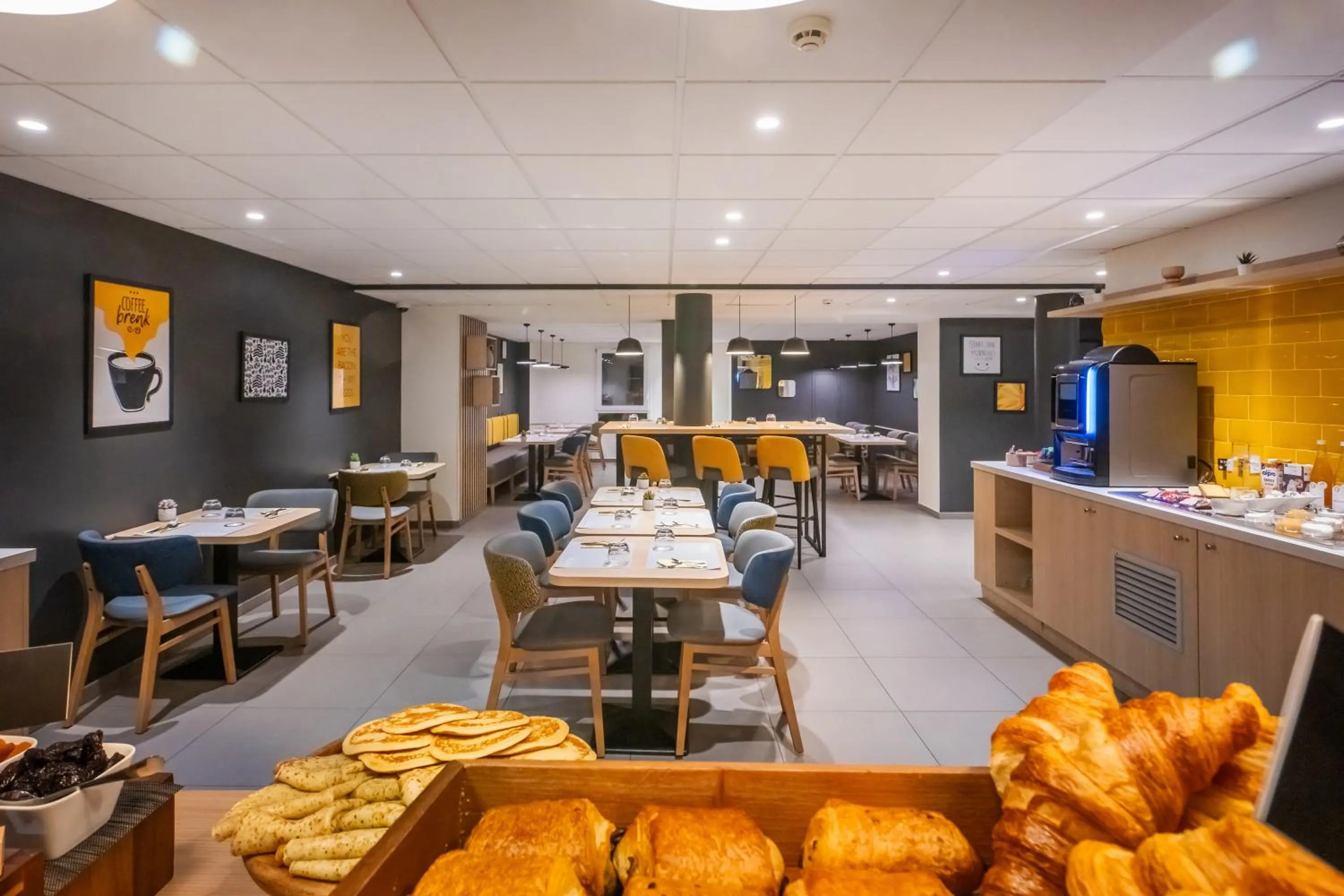 Food and drinks in Appart Hotel Odalys City Rennes Lorgeril