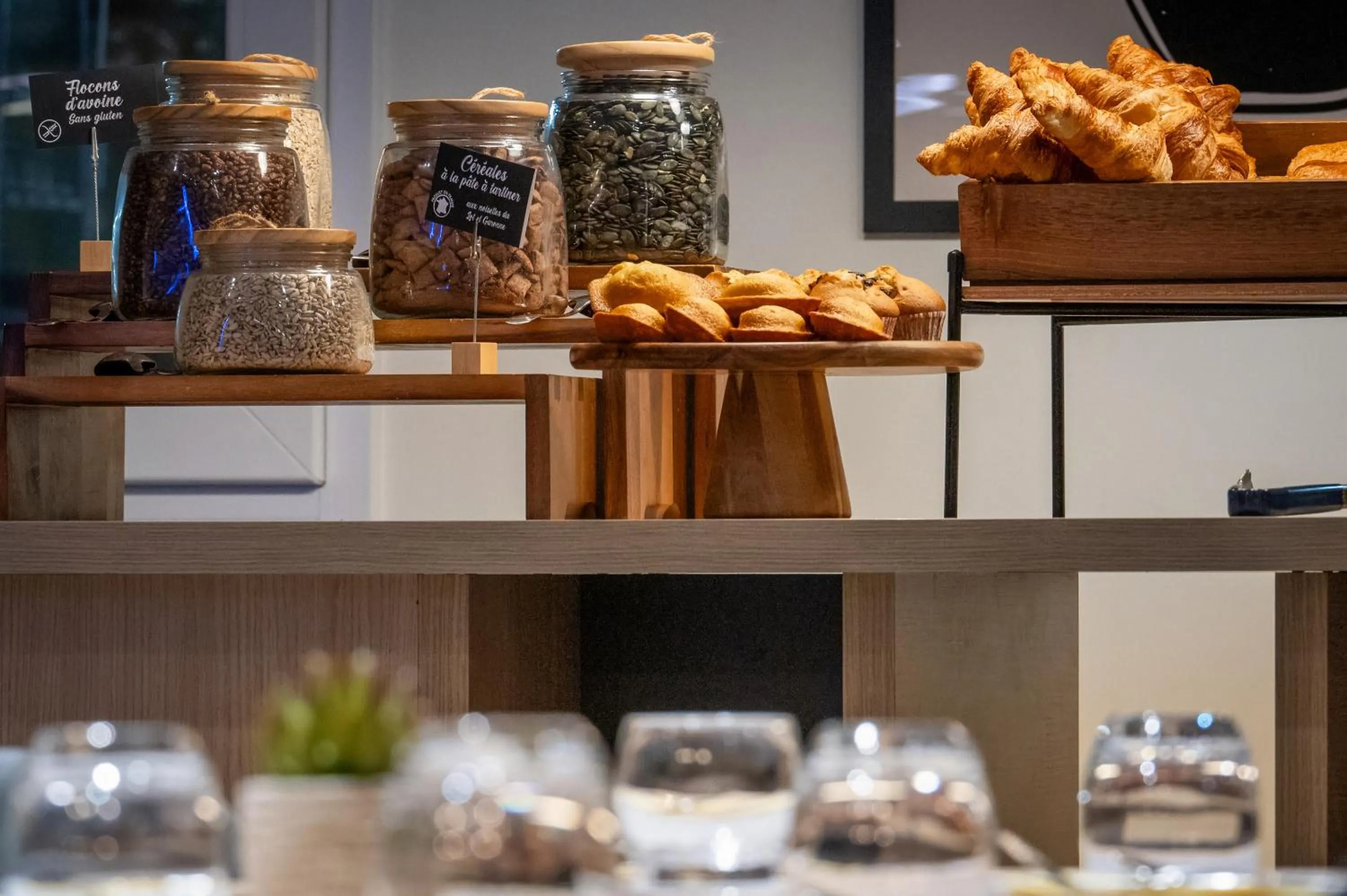 Food and drinks in Appart Hotel Odalys City Rennes Lorgeril