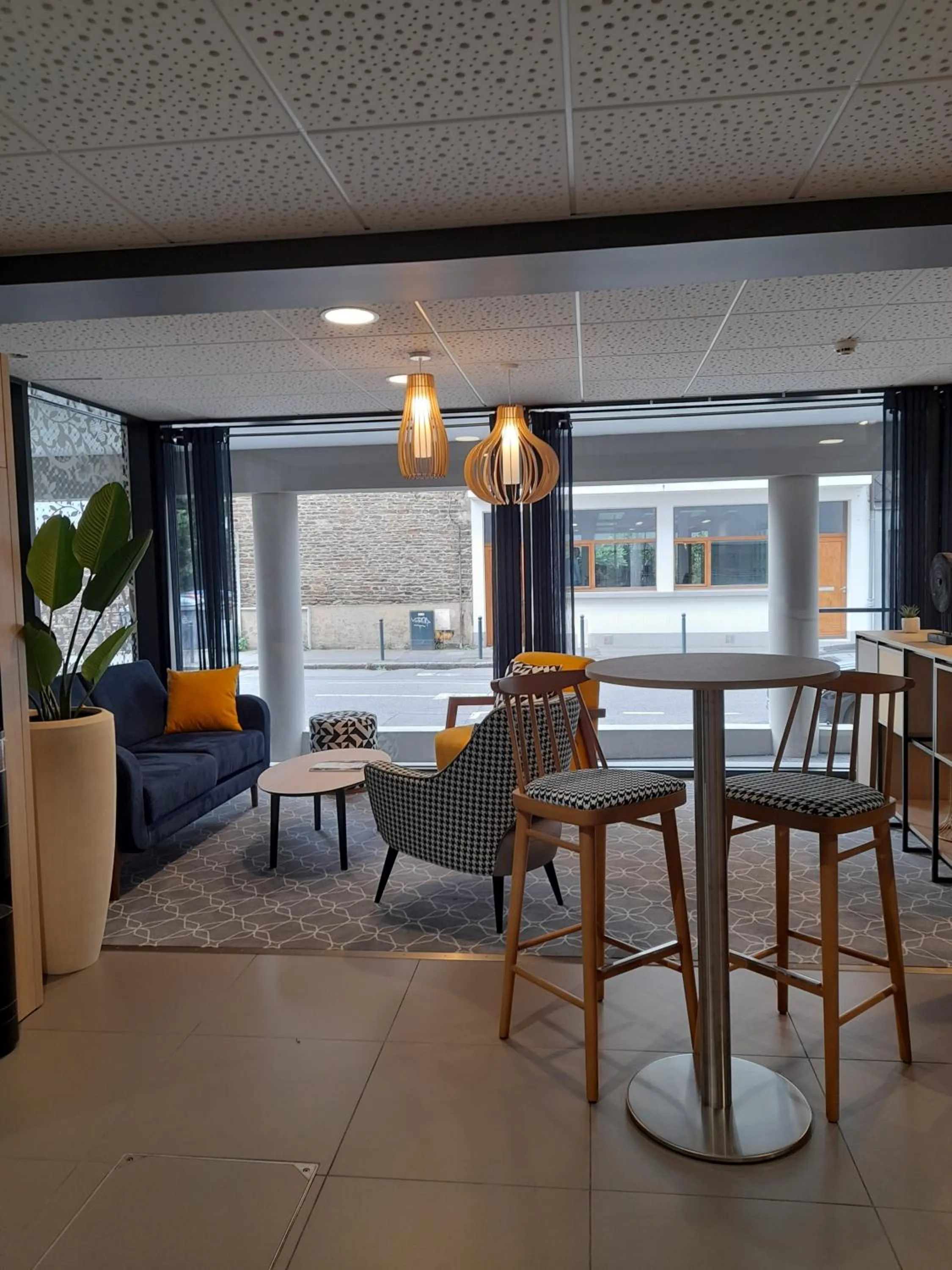 Seating area in Appart Hotel Odalys City Rennes Lorgeril