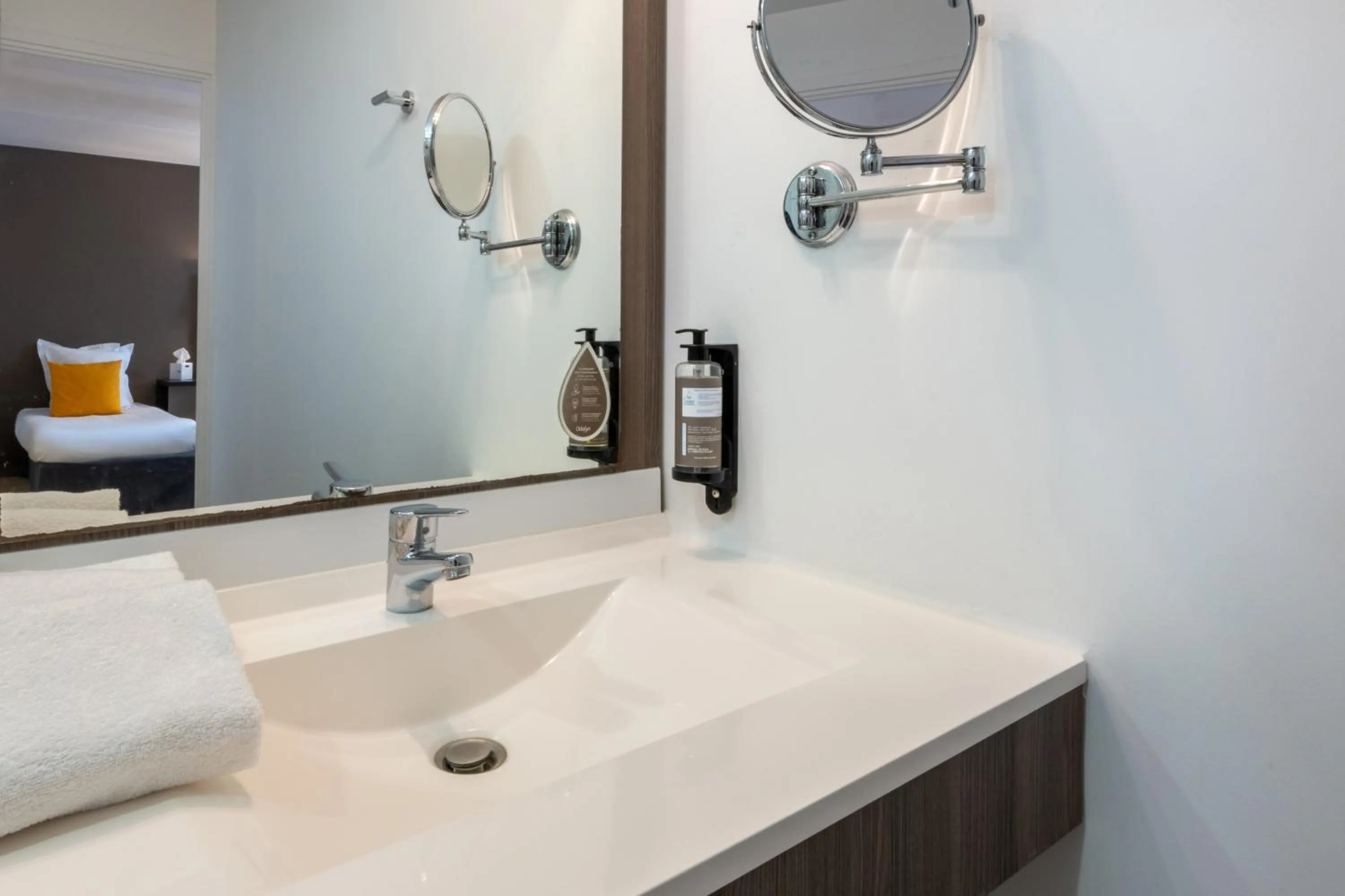 Bathroom in Appart Hotel Odalys City Rennes Lorgeril