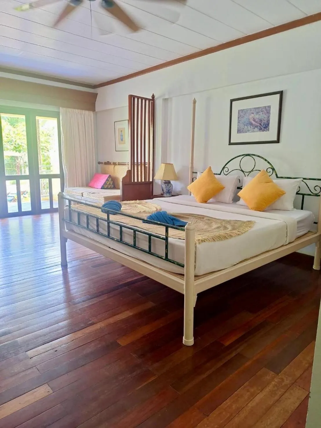 Bed in Successive BeachFront ,Krabi