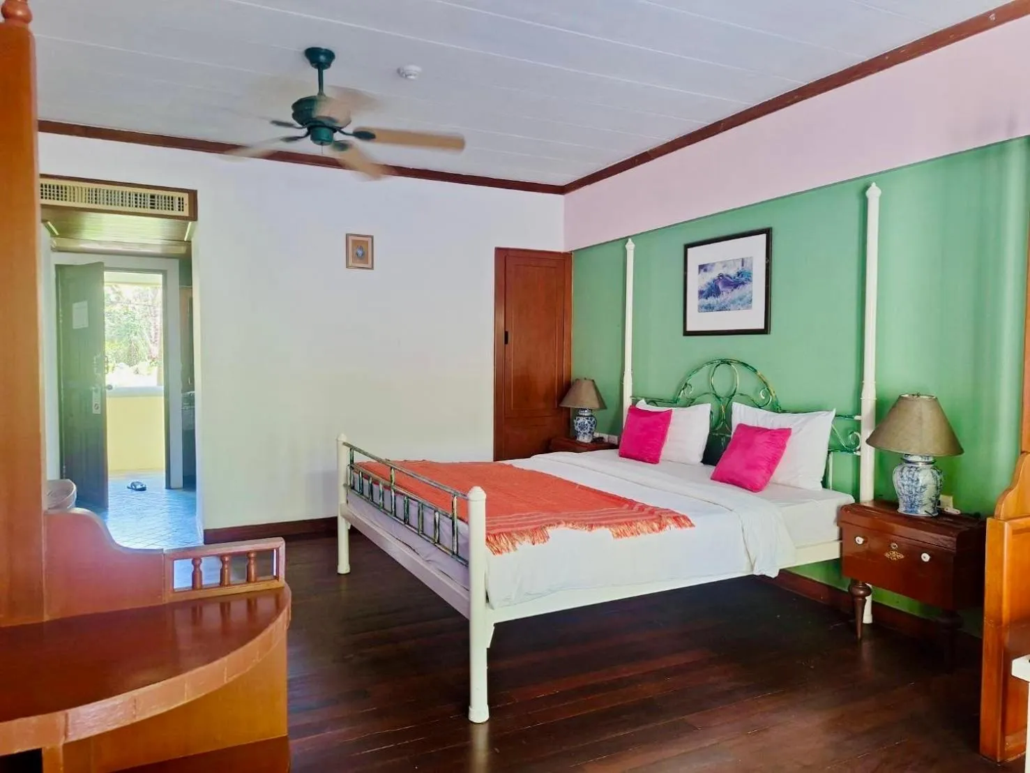 Bed in Successive BeachFront ,Krabi