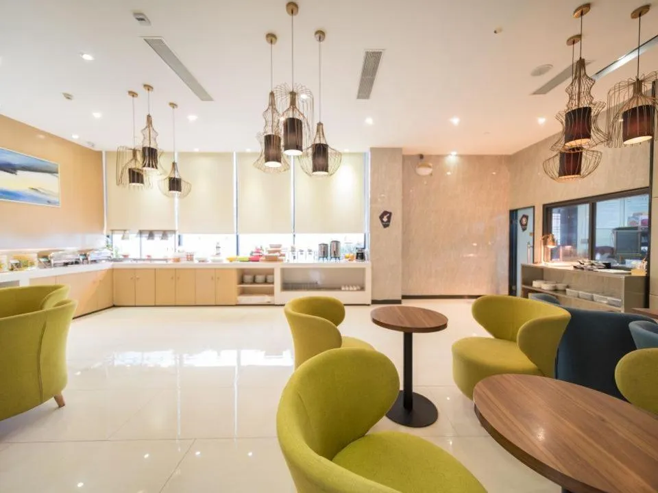 Restaurant/places to eat in Echarm Hotel Guangzhou Gangding Metro Station Jinan University