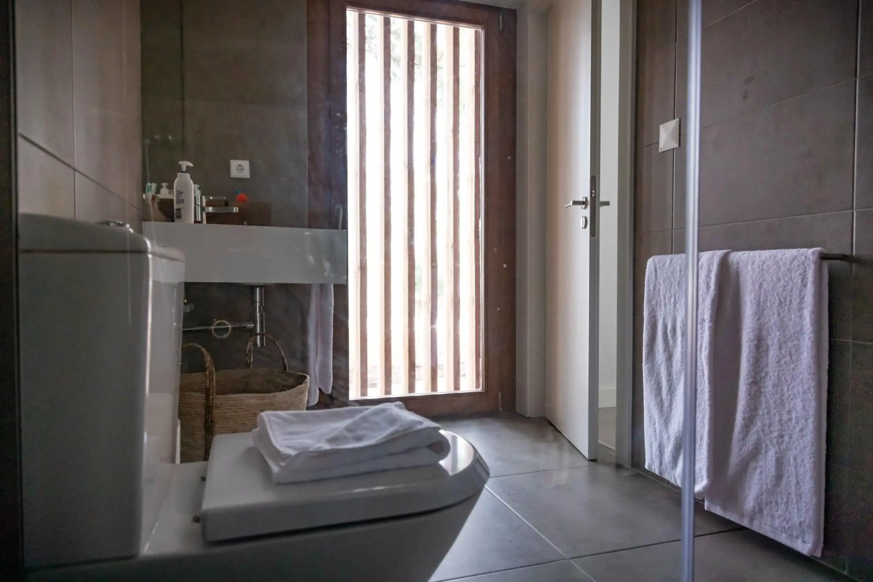 Bathroom, Bed in Pestana Troia Eco-Resort & Residences Bathroom, Bed in Pestana Troia Eco-Resort & Residences